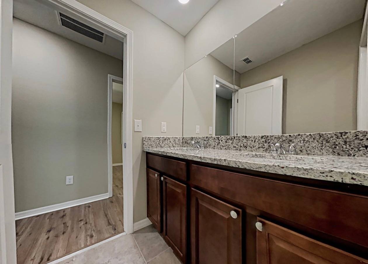 Building Photo - 10211 Cool Waterlily Ave