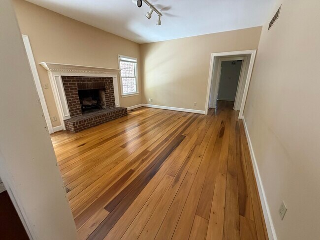Building Photo - 1112 Pepperhill Cir