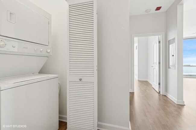 Building Photo - 1211 S Prairie Ave