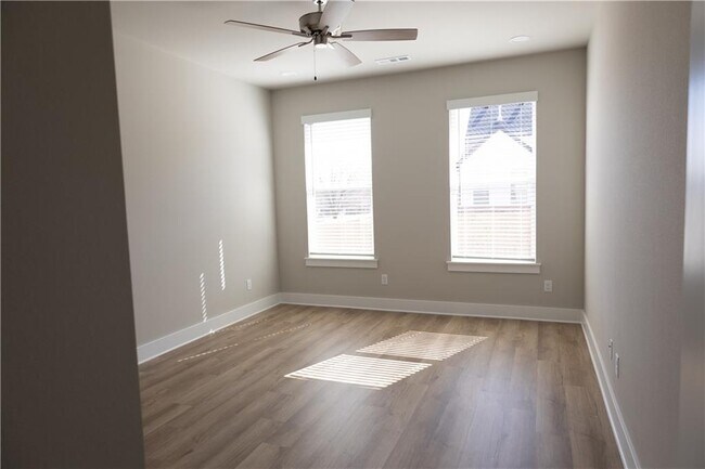 Building Photo - 817 Spurgeon Ln