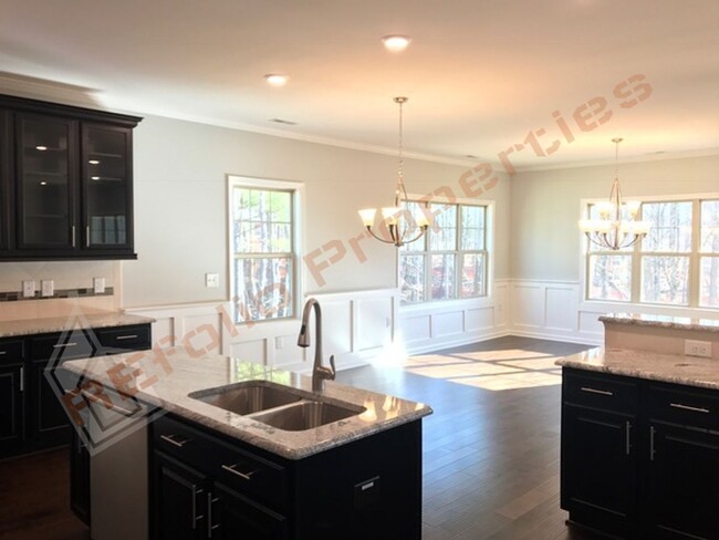 Building Photo - Stunning 4 Bedroom 2.5 Bathroom Single Fam...