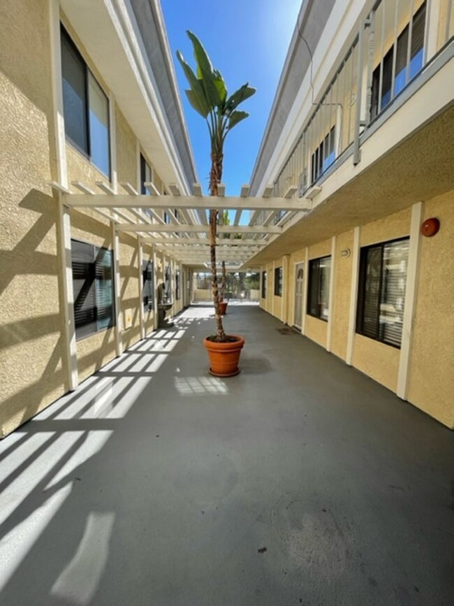 Building Photo - Nice 2 Bed 2 Bath Condo for lease with Par...