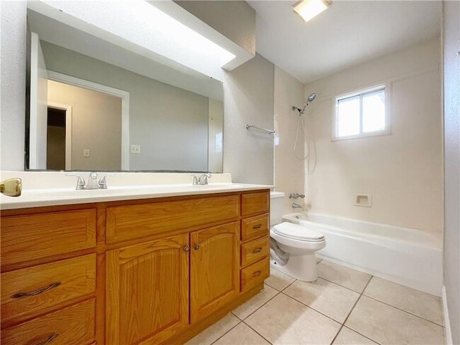 Building Photo - 301 Somerset Dr