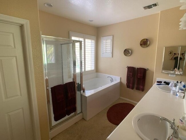 Building Photo - Amazing Carlsbad Home with extra room down...
