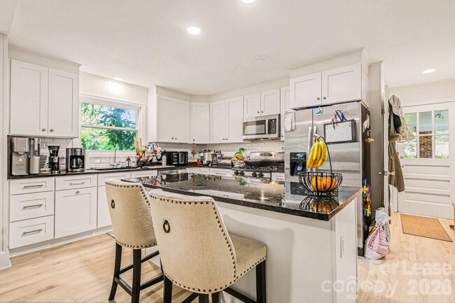 Building Photo - 2120 Rocky Knoll Dr