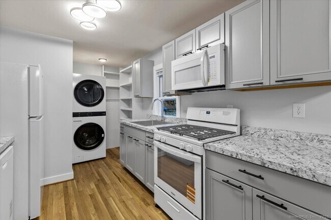 Building Photo - 183 Bradley St