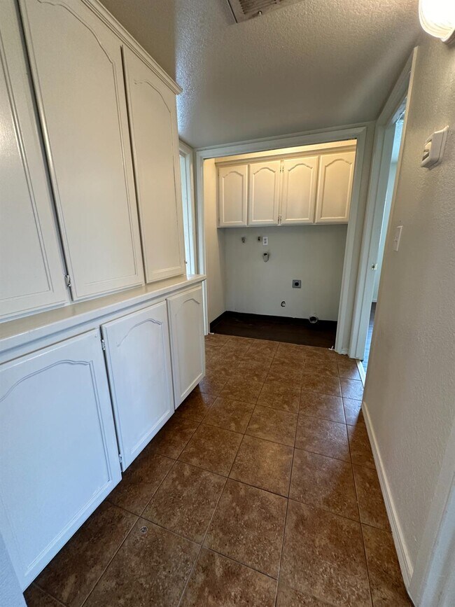 Building Photo - 2352 N Katy Ave