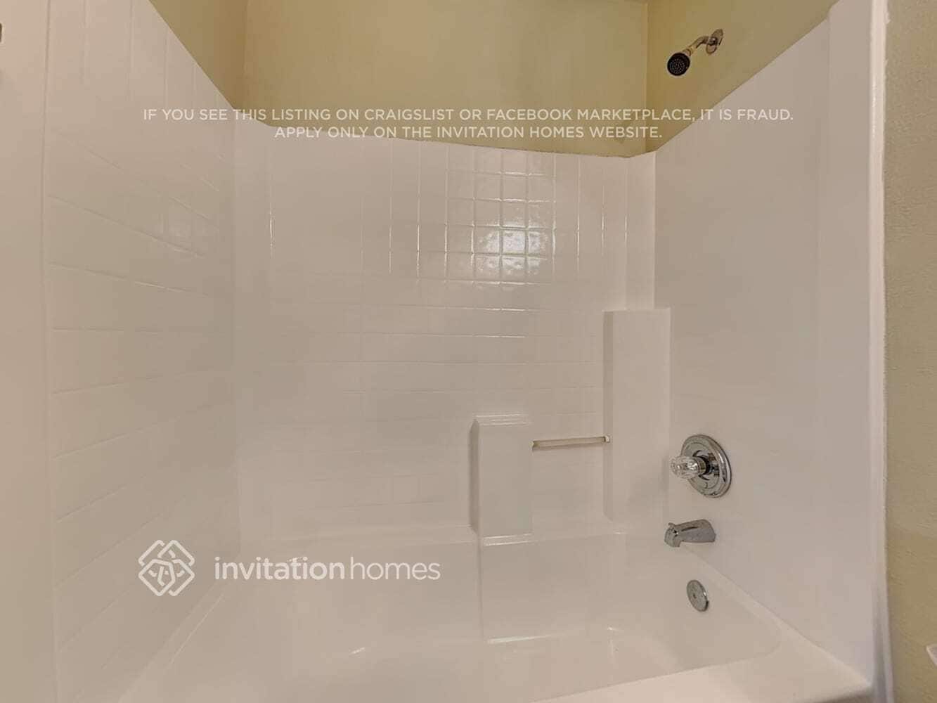 Building Photo - 2415 E Palm Beach Dr