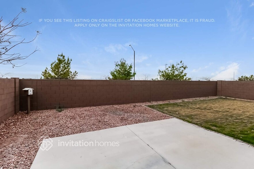 Building Photo - 18377 W Pueblo Ave