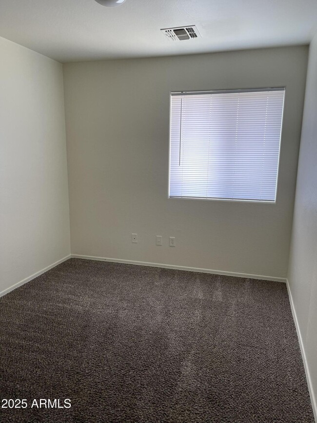 Building Photo - 2526 W Ocotillo Rd