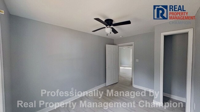 Building Photo - Recently Updated 3 BD/2 BA Home w/Open Floorplan and Attached Carport