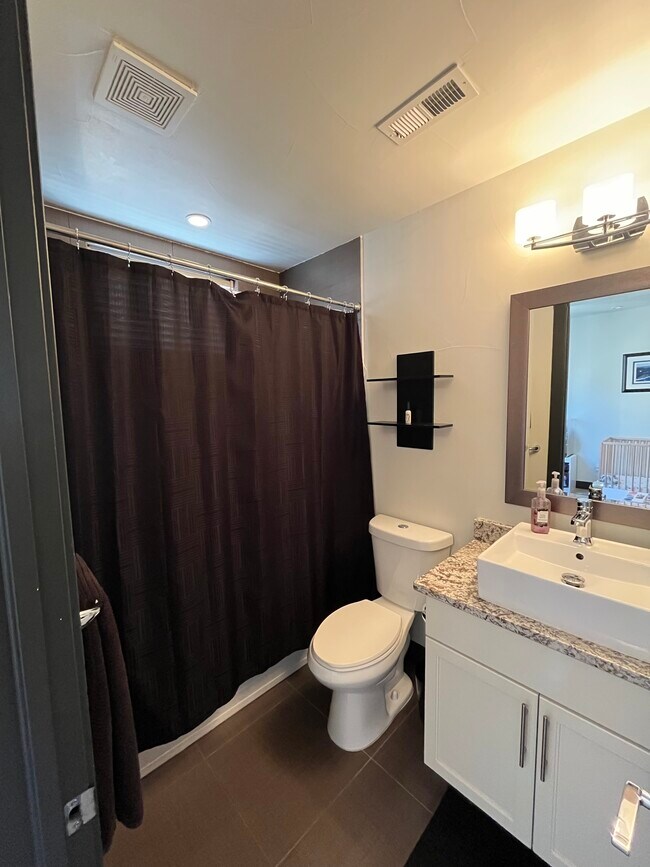 Building Photo - 2830 W 26th Ave