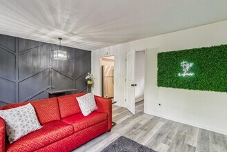 Building Photo - 4513 W McElroy Ave