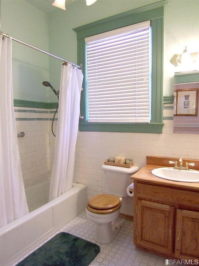 Full Bathroom - 944 Fell Street