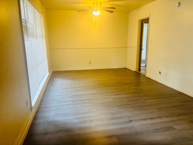 Building Photo - 2710 E Benwood Dr