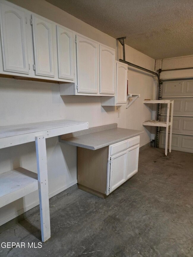 Building Photo - 12105 Royal Woods Dr