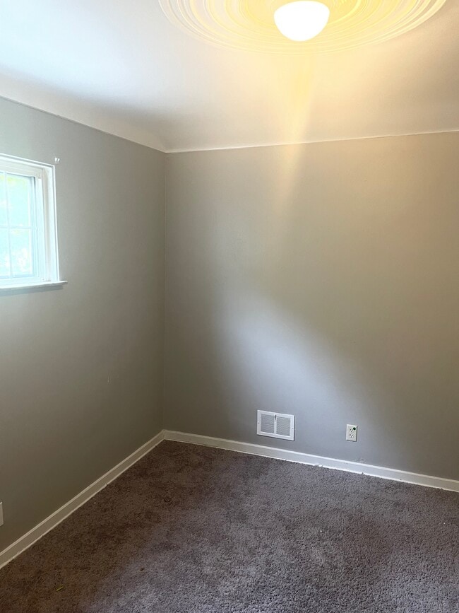 Building Photo - 746 Church St Ext