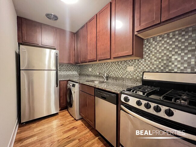 Building Photo - 555 W Arlington Pl