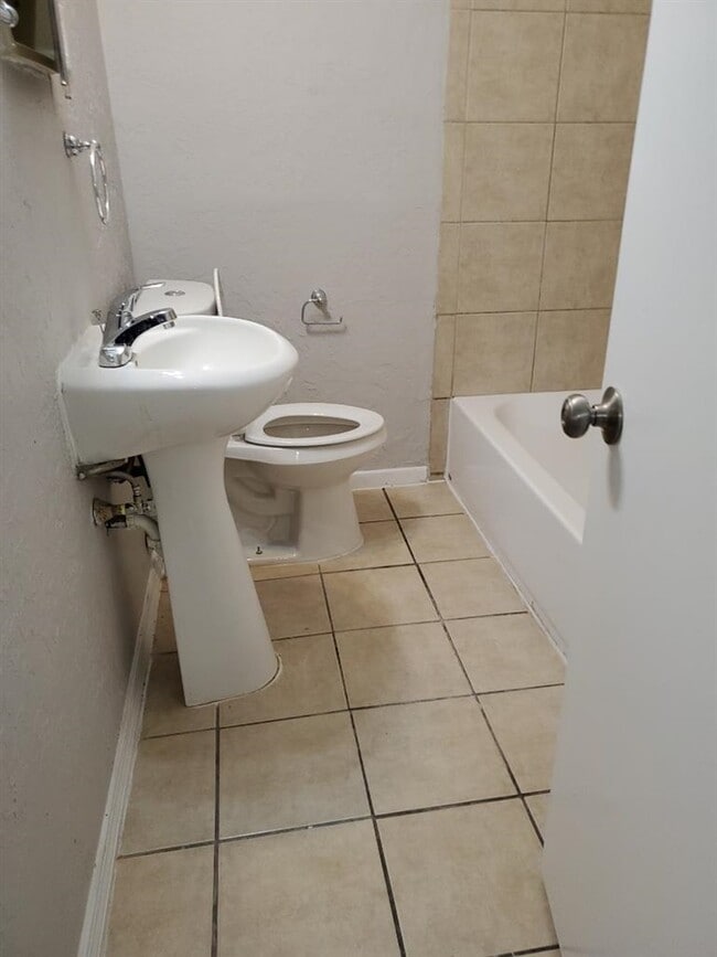 Building Photo - 2305 NW Denver Ave