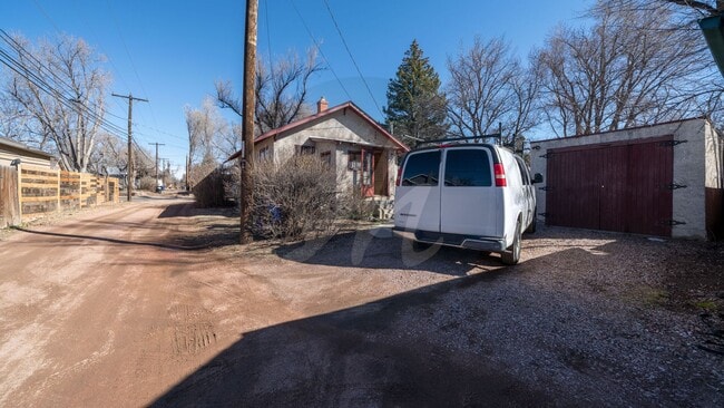 Building Photo - Historic Downtown Home