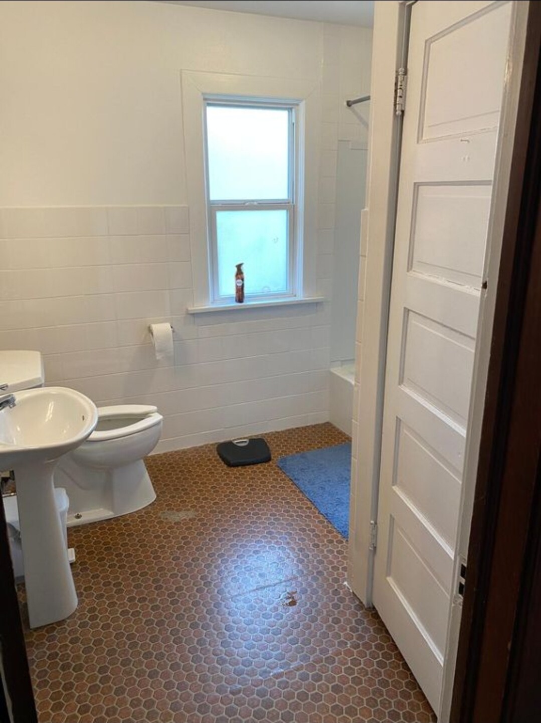 Newly remodeled bathroom - 2522 College St