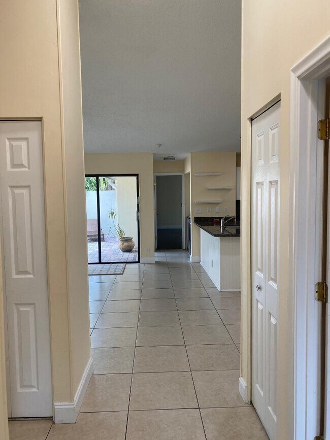 Building Photo - 3090 S Oakland Forest Dr
