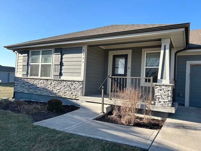 Building Photo - 2 Bed 1 Car Attached Villa with Unfinished Basement