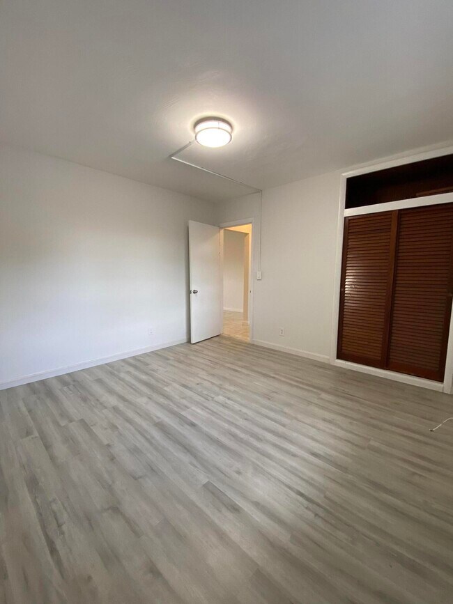 Building Photo - 1500 S 20th Ave