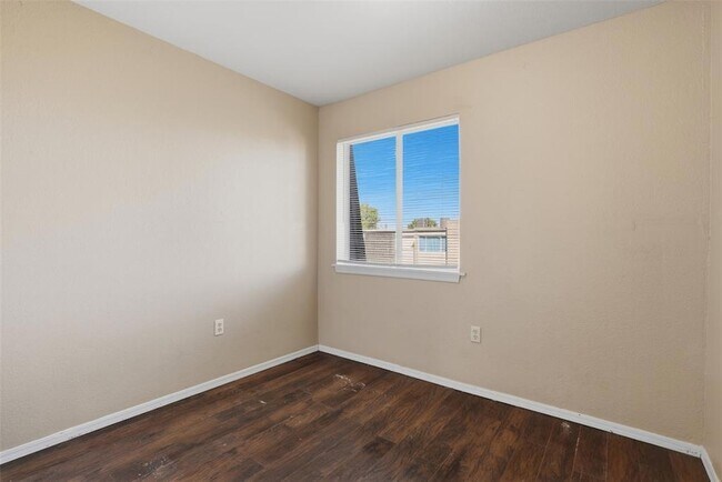 Building Photo - 1628 Claudia Dr