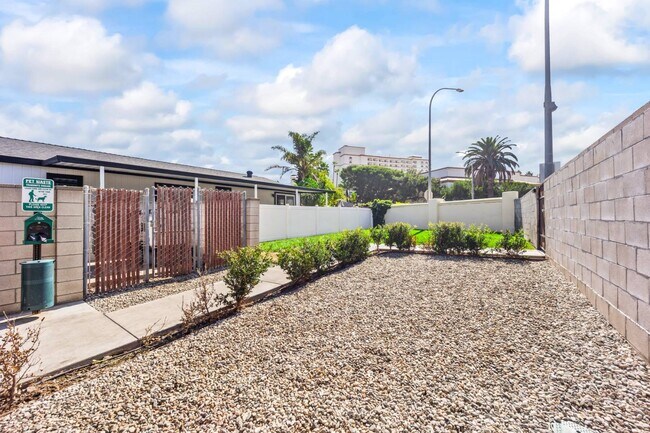 Building Photo - 80 Huntington St