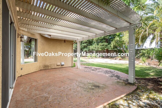 Building Photo - 103 Surbaugh Square
