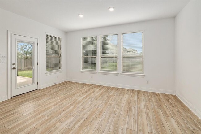Building Photo - 113 King Thistle Ct
