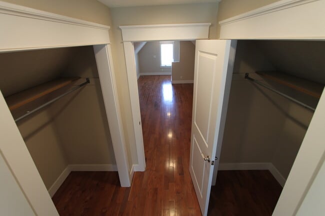 Building Photo - The Big Master 3 bedroom home-- A Must-See at the Cottages on Vinton. Reserve Now!