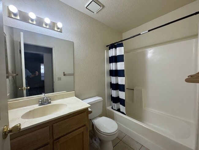 Building Photo - 2BR Condo w/Marina and Dock-Gated Waterfront Complex