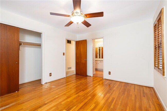 Building Photo - 216 Thomas Cir