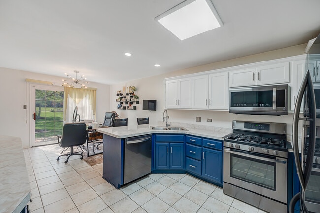 Building Photo - 17964 Upland Dr