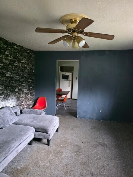 Building Photo - 132 N 23rd Pl
