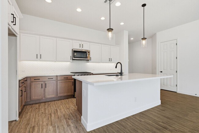 Building Photo - 2942 Manzanilla Ave