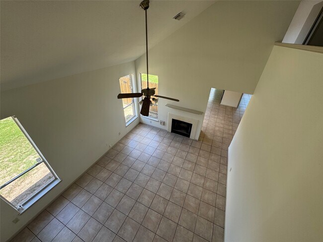 Building Photo - 6810 Creek Village Dr