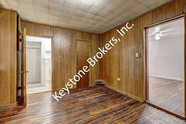 Building Photo - 1752 Upper River Rd