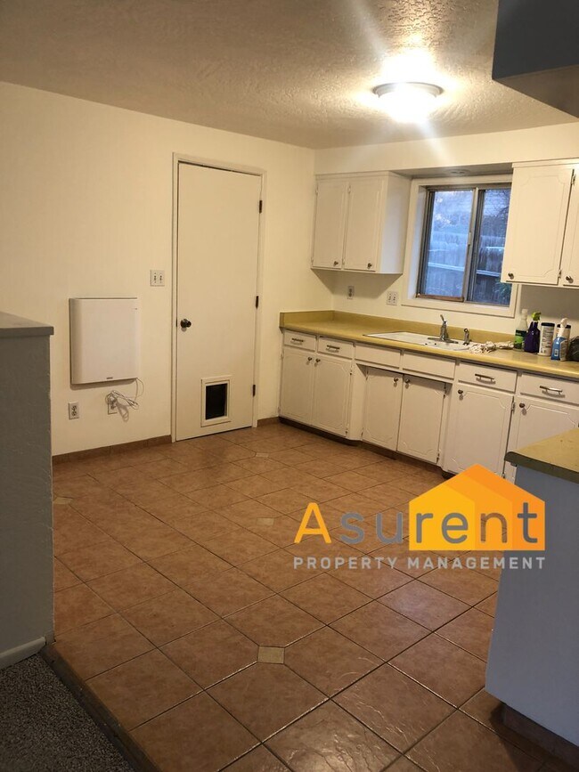 Building Photo - Ashland Duplex Cottage Available Soon!