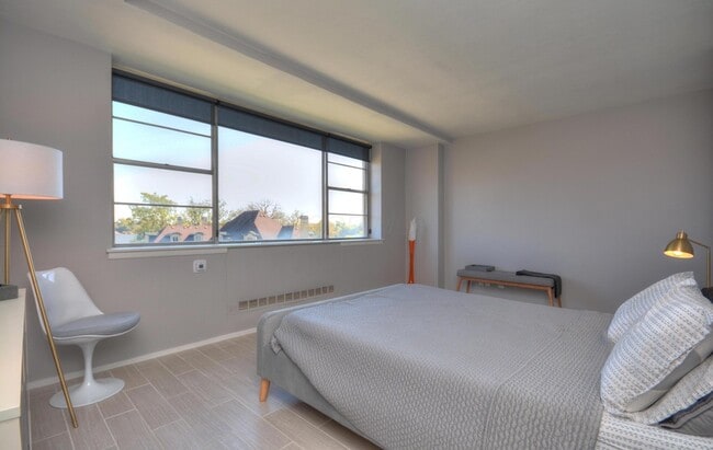 Building Photo - 1620 E Broad St