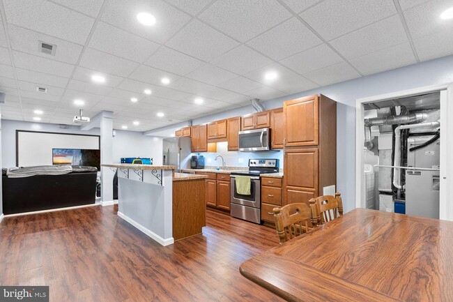 Building Photo - 22388 Deerpath Ct