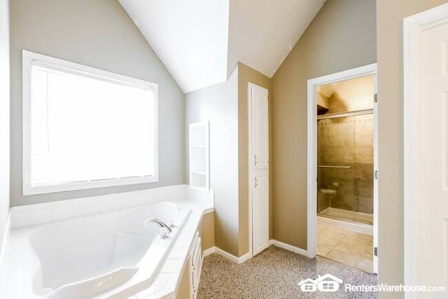 Building Photo - 4 Bed 3.5 Bath In Shawnee! Available NOW!!