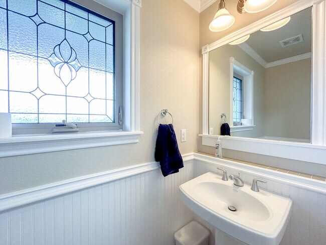 Building Photo - Central Park Home For Rent