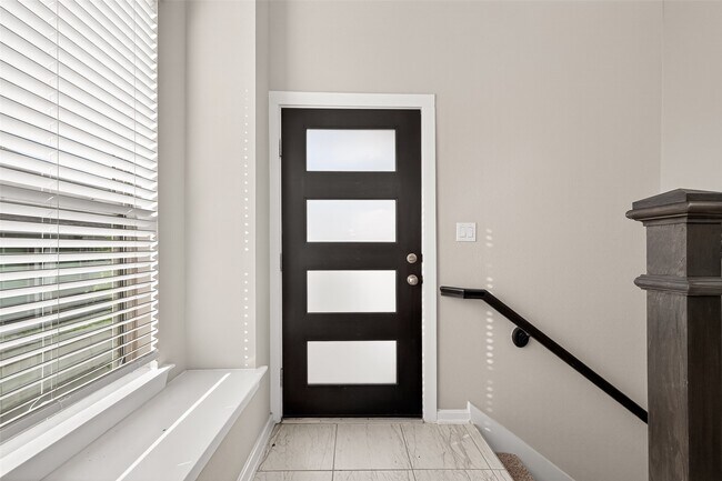 Building Photo - 9442 Starlight Oak Dr