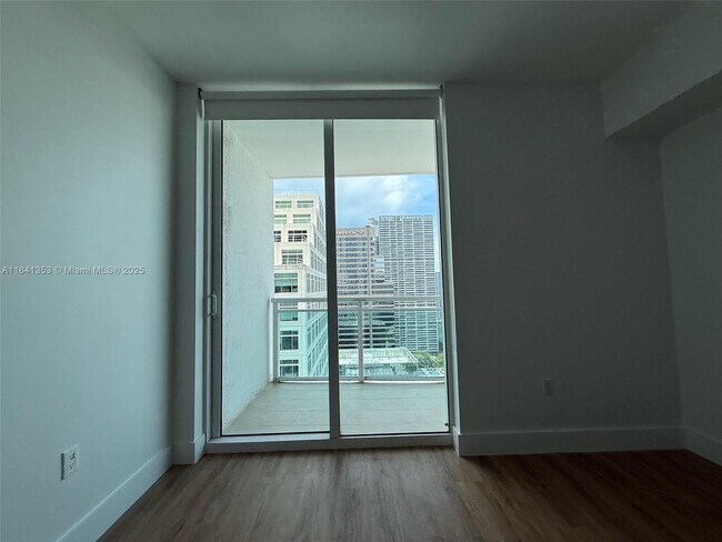 Building Photo - 950 Brickell Bay Dr