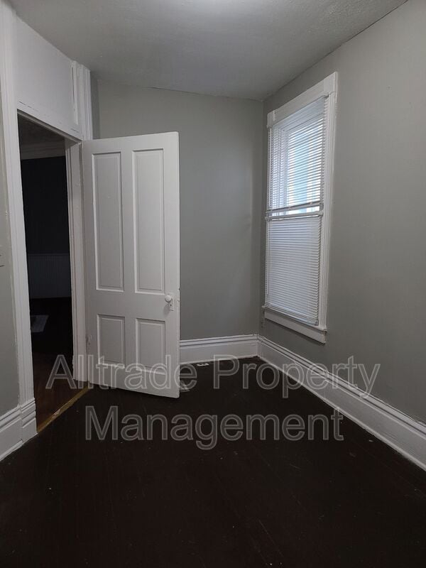 Building Photo - 1312 S Floyd St