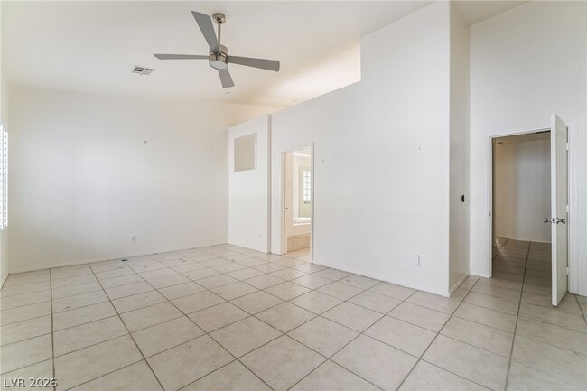 Building Photo - 275 Full Wine St