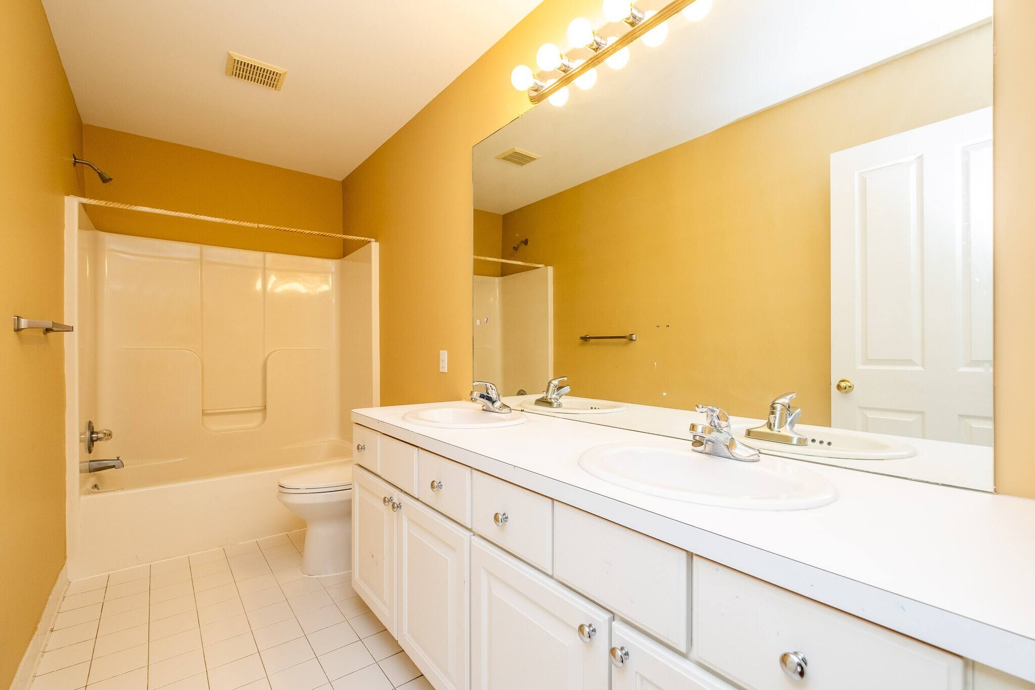 Building Photo - 466 Ivy Ln